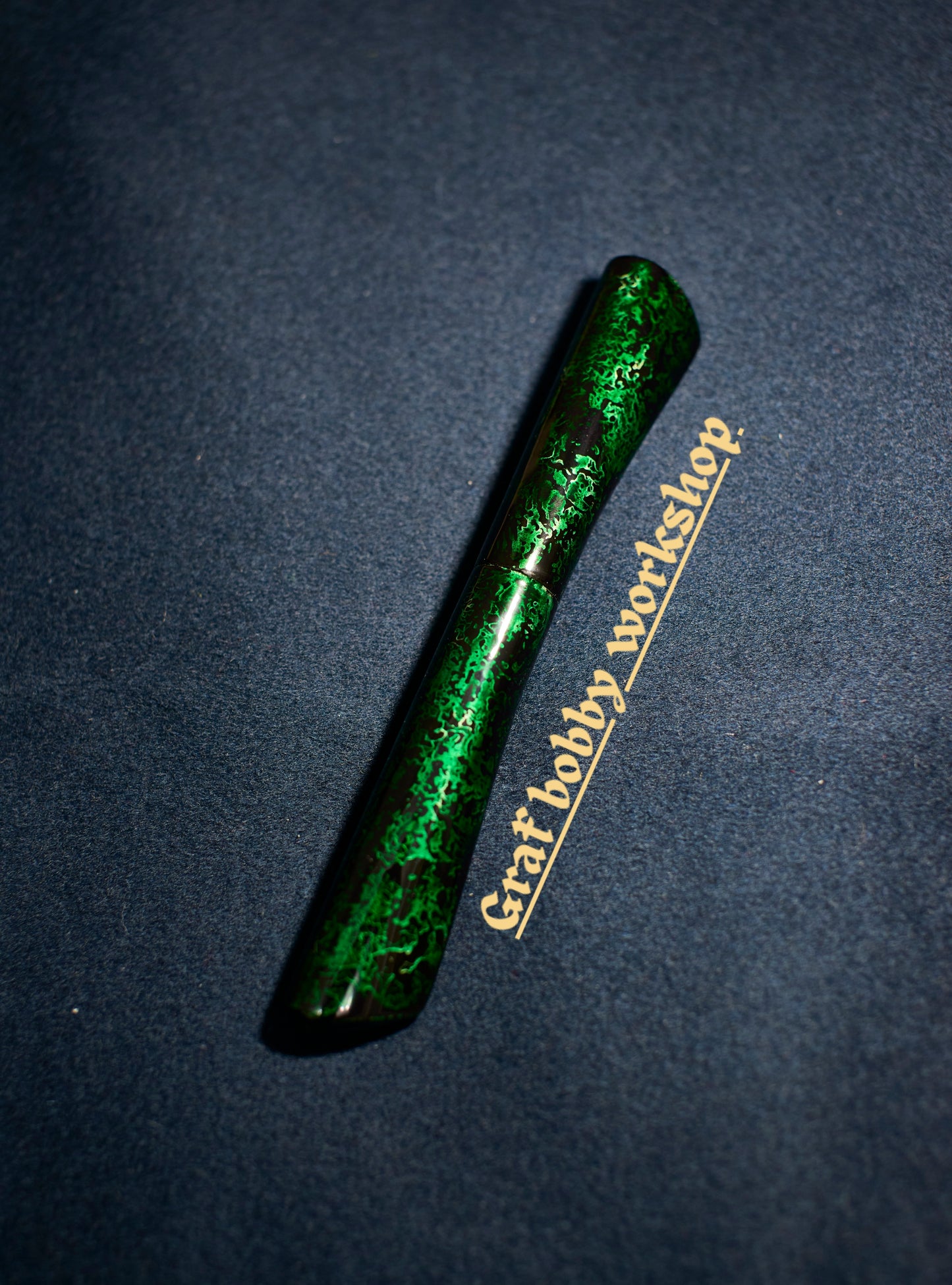 Red/Green Gem Sand Ebonite/Ebony Dorsal Fin Fountain Pen Barrel